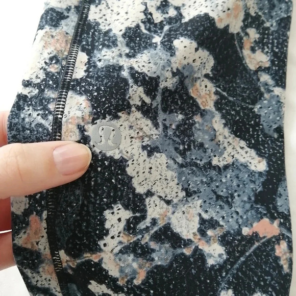 Lululemon Speed Up Tights Leggings Full On Luxtreme 28" in Spring Bloom Multi 6 - Picture 10 of 16